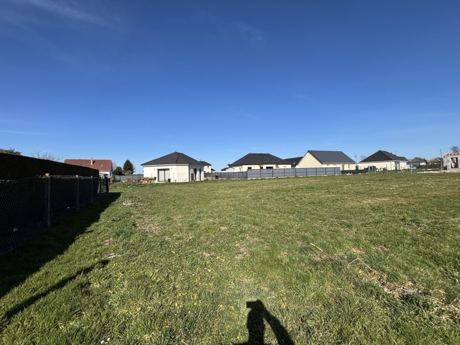 terrain plein centre de routot