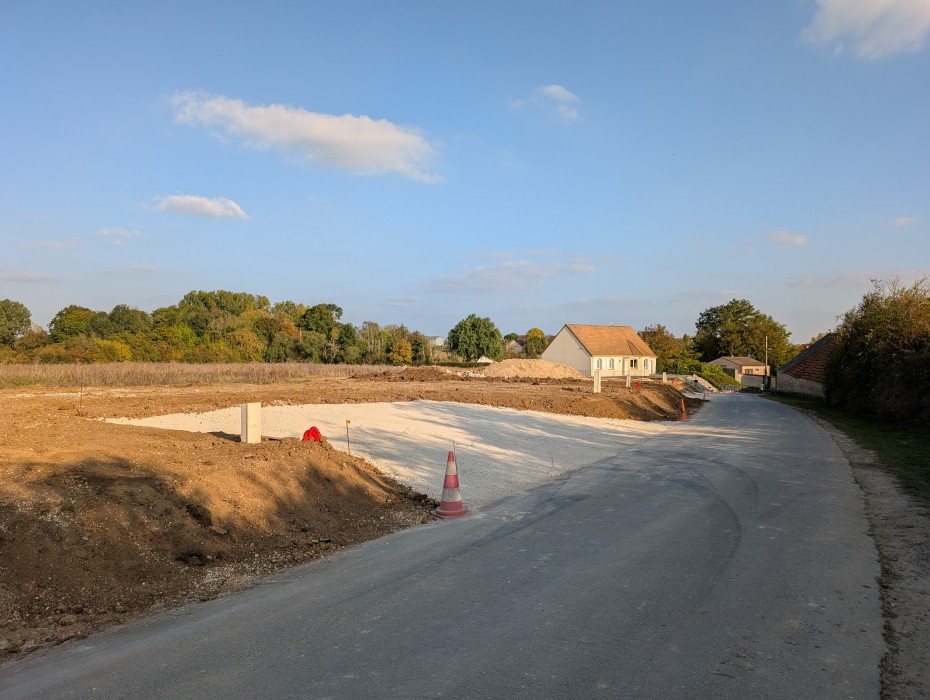 terrain constructible viabilisé de 713M2