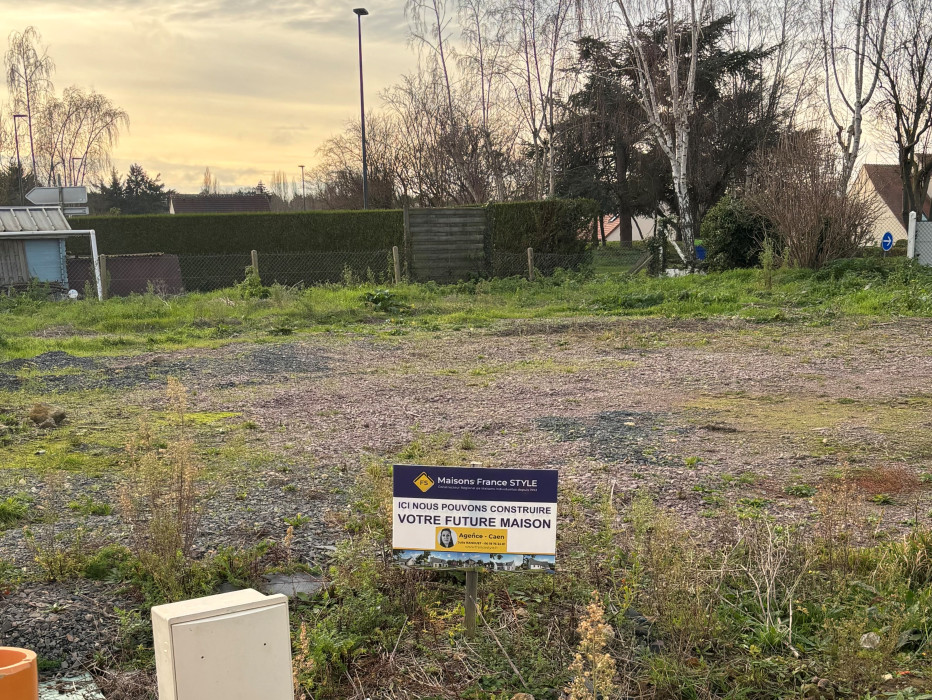 Terrain constructible de 306 m² à Eterville
